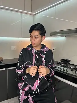 Snapshot of Maxi_little chatting on 12, 9, 2025 Maxi little online show from 12, 9, 2025