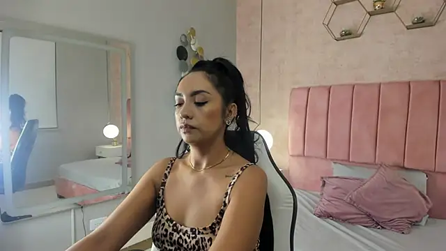 Snapshot of MAGIC_AURORAA chatting on 4, 3, 2025 MAGIC AURORAA online show from 4, 3, 2025