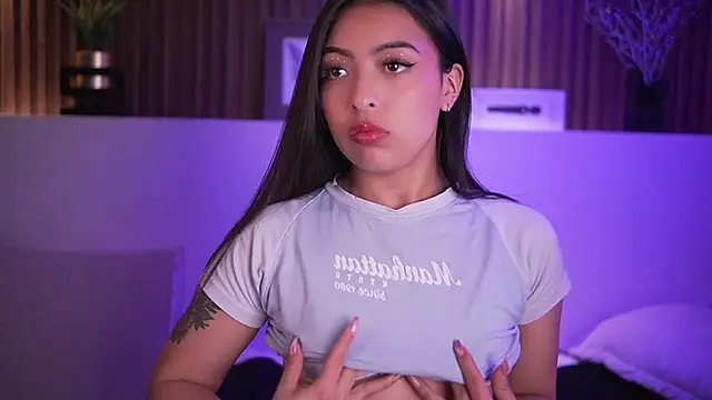 Snapshot of Camila_dupont chatting on 14, 11, 2025 Camila dupont online show from 14, 11, 2025