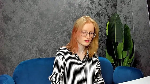 Snapshot of ElizabethHarpper chatting on 3, 2, 2025 ElizabethHarpper online show from 3, 2, 2025