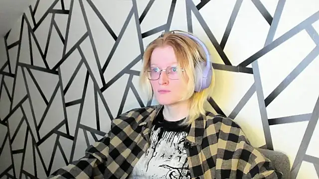 ElizabethHarpper online show from 7, 11, 2025