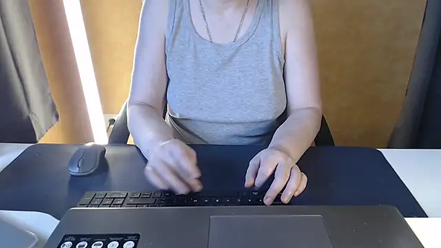 Sweet Phoenix online show from 8, 3, 2026