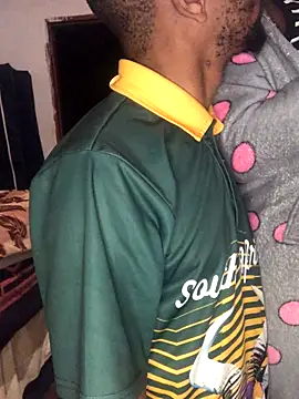 Snapshot of MKbesxxx chatting on 16, 11, 2025 MKbesxxx online show from 16, 11, 2025