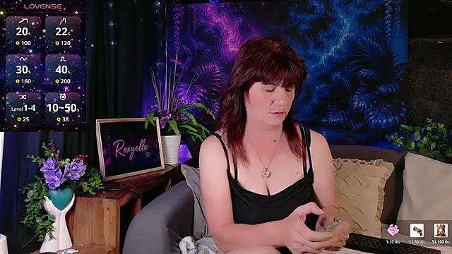 Snapshot of roxyyyrose chatting on 29, 7, 2026 roxyyyrose online show from 29, 7, 2026