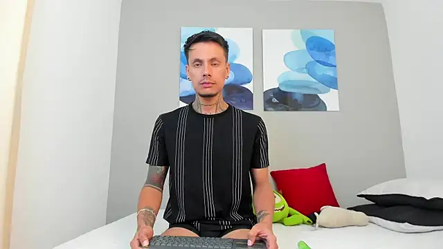 Snapshot of Emilio_Wolf chatting on 4, 2, 2025 Emilio Wolf online show from 4, 2, 2025