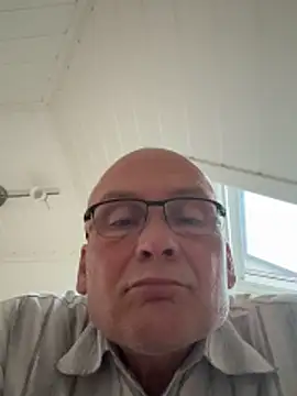 Snapshot of Parleg2 chatting on 28, 6, 2026 Parleg2 online show from 28, 6, 2026