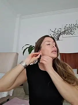 Snapshot of karina_warthon chatting on 13, 2, 2026 karina warthon online show from 13, 2, 2026