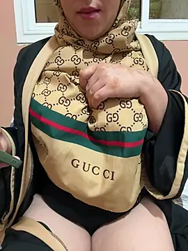 Snapshot of Sindrila_ chatting on 4, 1, 2025 Sindrila online show from 4, 1, 2025