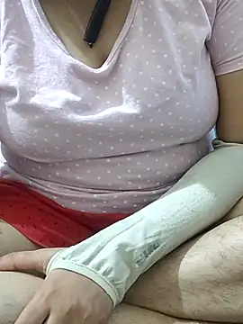 Snapshot of mallupriyapriya chatting on 6, 11, 2025 mallupriyapriya online show from 6, 11, 2025