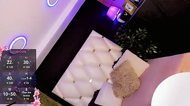 Diva Smith02 online show from 6, 4, 2026