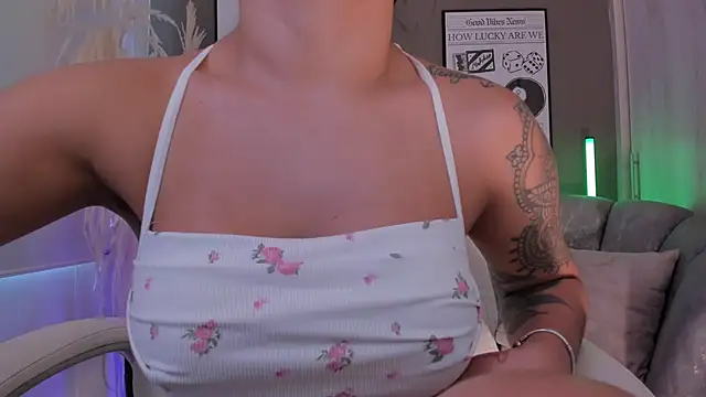 Snapshot of NiiaEvanss chatting on 9, 1, 2026 NiiaEvanss online show from 9, 1, 2026