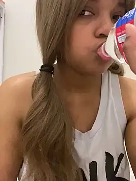 AwkwardJasminee online show from 6, 1, 2026