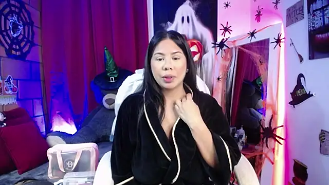 Snapshot of downsonMia chatting on 30, 10, 2025 downsonMia online show from 30, 10, 2025