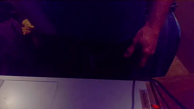 Snapshot of bluedragon0525 chatting on 11, 10, 2025 bluedragon0525 online show from 11, 10, 2025