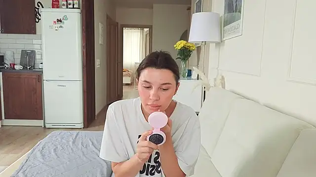 KristineEsme online show from 23, 4, 2026