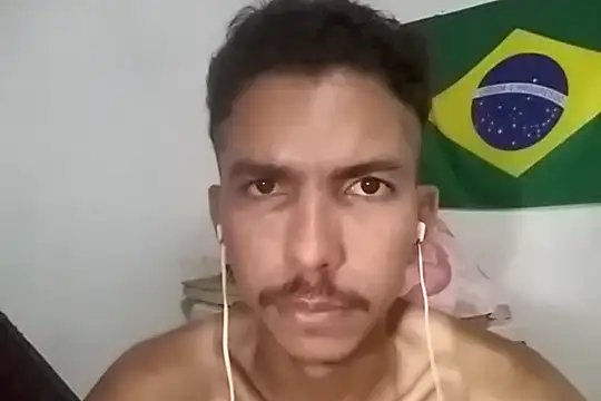 MagrinhoSaradoo online show from 15, 2, 2025