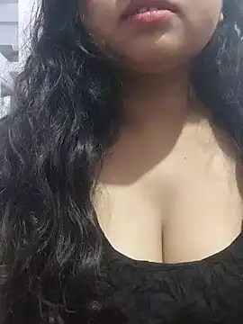 Snapshot of BigAssSarah chatting on 5, 1, 2025 BigAssSarah online show from 5, 1, 2025