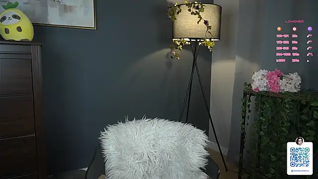 OdiliaHartnell online show from 10, 3, 2025