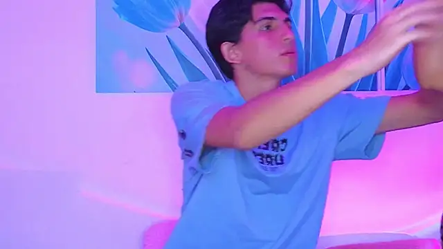 Snapshot of Ana_and_Leo chatting on 4, 12, 2025 Ana and Leo online show from 4, 12, 2025