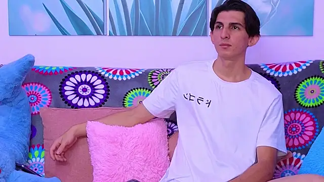 Snapshot of Ana_and_Leo chatting on 1, 8, 2026 Ana and Leo online show from 1, 8, 2026