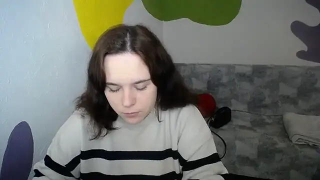 mini girly online show from 3, 12, 2025