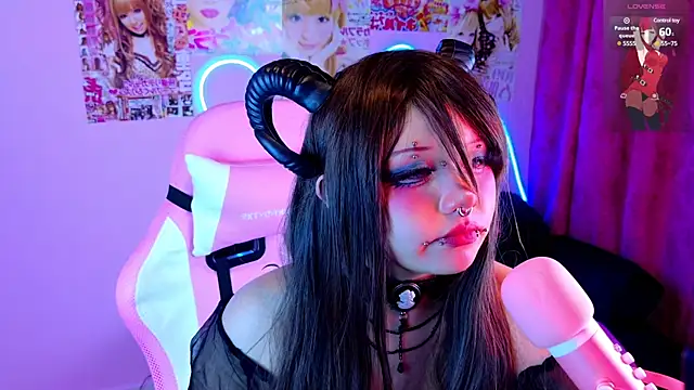 Snapshot of LaytonBox chatting on 10, 2, 2025 LaytonBox online show from 10, 2, 2025