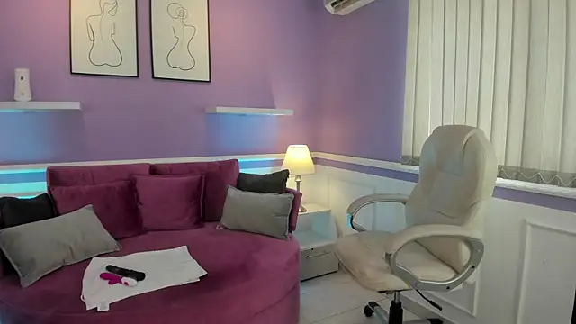 Emma Walkerr  online show from 29, 1, 2025