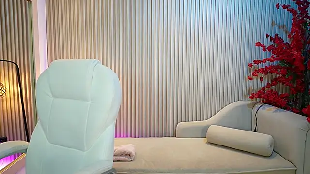 Emma Walkerr  online show from 8, 10, 2025