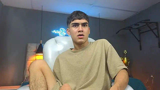 Tommy18   online show from 13, 2, 2025