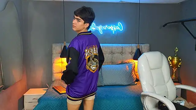 Tommy18   online show from 16, 3, 2025