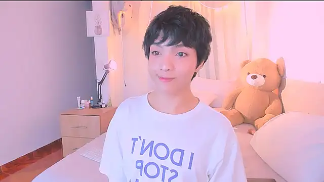 Snapshot of AllanYong18 chatting on 19, 10, 2025 AllanYong18 online show from 19, 10, 2025