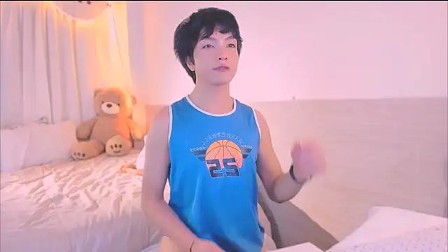 Snapshot of AllanYong18 chatting on 9, 11, 2025 AllanYong18 online show from 9, 11, 2025