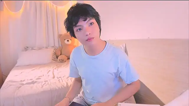 Snapshot of AllanYong18 chatting on 11, 11, 2025 AllanYong18 online show from 11, 11, 2025