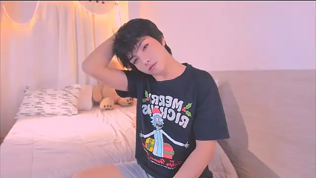 Snapshot of AllanYong18 chatting on 13, 11, 2025 AllanYong18 online show from 13, 11, 2025