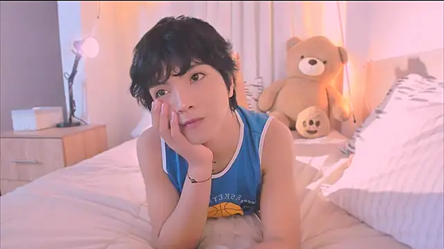 Snapshot of AllanYong18 chatting on 19, 11, 2025 AllanYong18 online show from 19, 11, 2025