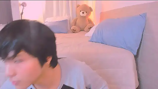 Snapshot of AllanYong18 chatting on 2, 12, 2025 AllanYong18 online show from 2, 12, 2025