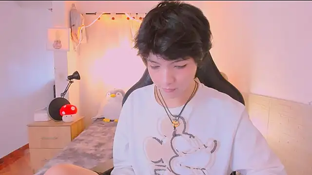 AllanYong18 online show from 10, 4, 2026