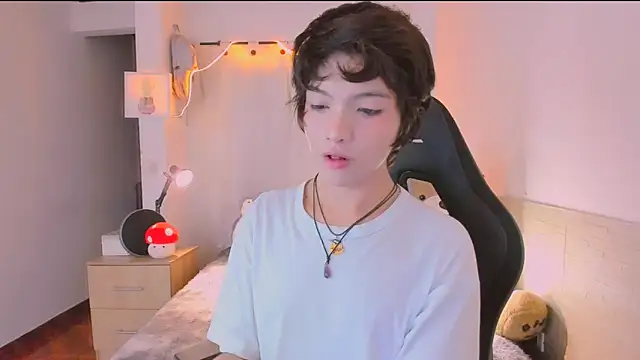 AllanYong18 online show from 12, 4, 2026