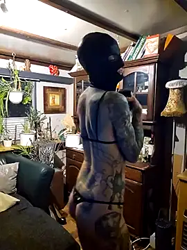 Snapshot of MissParadise40 chatting on 7, 1, 2025 MissParadise40 online show from 7, 1, 2025