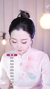 Snapshot of Zoe-99 chatting on 10, 9, 2025 Zoe-99 online show from 10, 9, 2025