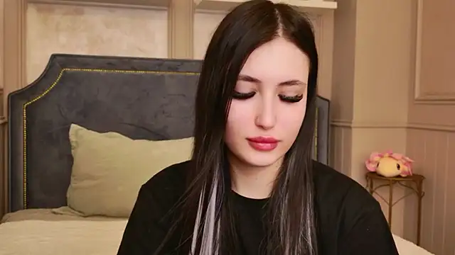 EmmaLawrens online show from 2, 4, 2026