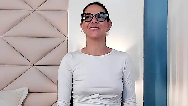 Snapshot of KarenSims chatting on 25, 2, 2025 KarenSims online show from 25, 2, 2025