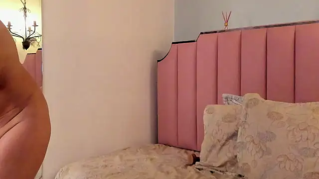 Snapshot of KarenSims chatting on 11, 10, 2025 KarenSims online show from 11, 10, 2025