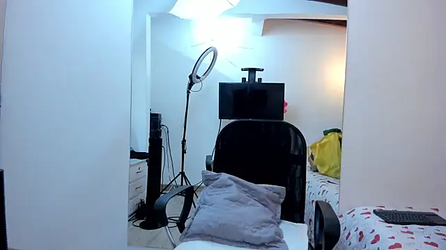 Snapshot of KarenSims chatting on 21, 11, 2025 KarenSims online show from 21, 11, 2025