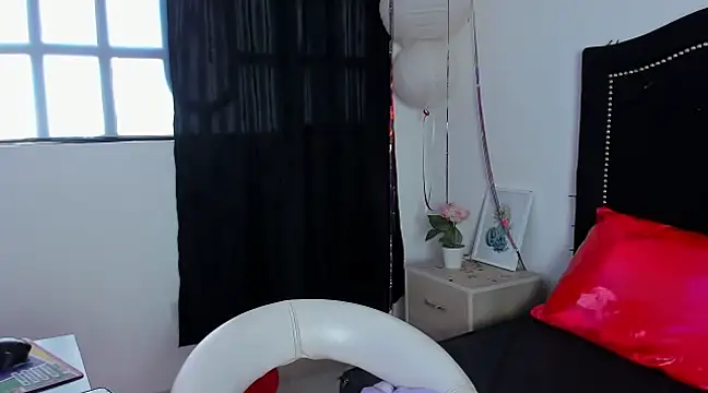 Snapshot of Cleo_Hott chatting on 25, 2, 2025 Cleo Hott online show from 25, 2, 2025