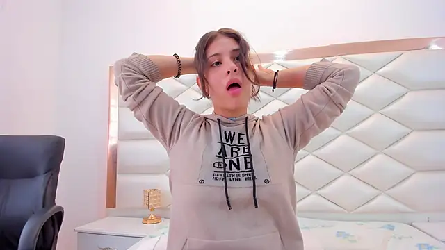 Snapshot of MiaQueen021 chatting on 29, 1, 2025 MiaQueen021 online show from 29, 1, 2025