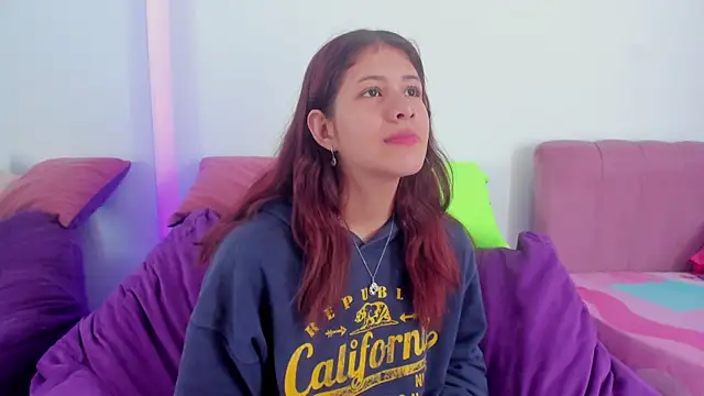 Snapshot of MiaQueen021 chatting on 23, 9, 2025 MiaQueen021 online show from 23, 9, 2025