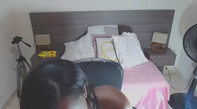 RAICHELLCOOPER1 online show from 27, 1, 2025