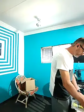 itsmeyes69 online show from 3, 2, 2025