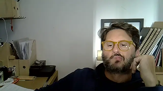 Snapshot of Cellino4 chatting on 6, 10, 2025 Cellino4 online show from 6, 10, 2025